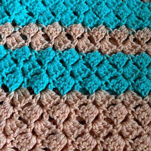 😍Host pick 🥂Vintage crocheted throw peach/turquoise - Picture 3 of 4